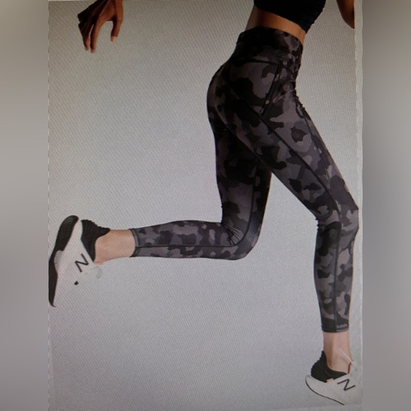 Athleta Women XL‎ Supersonic 7/8 Workout Running Tight Leggings Camo Lightning - Picture 12 of 12